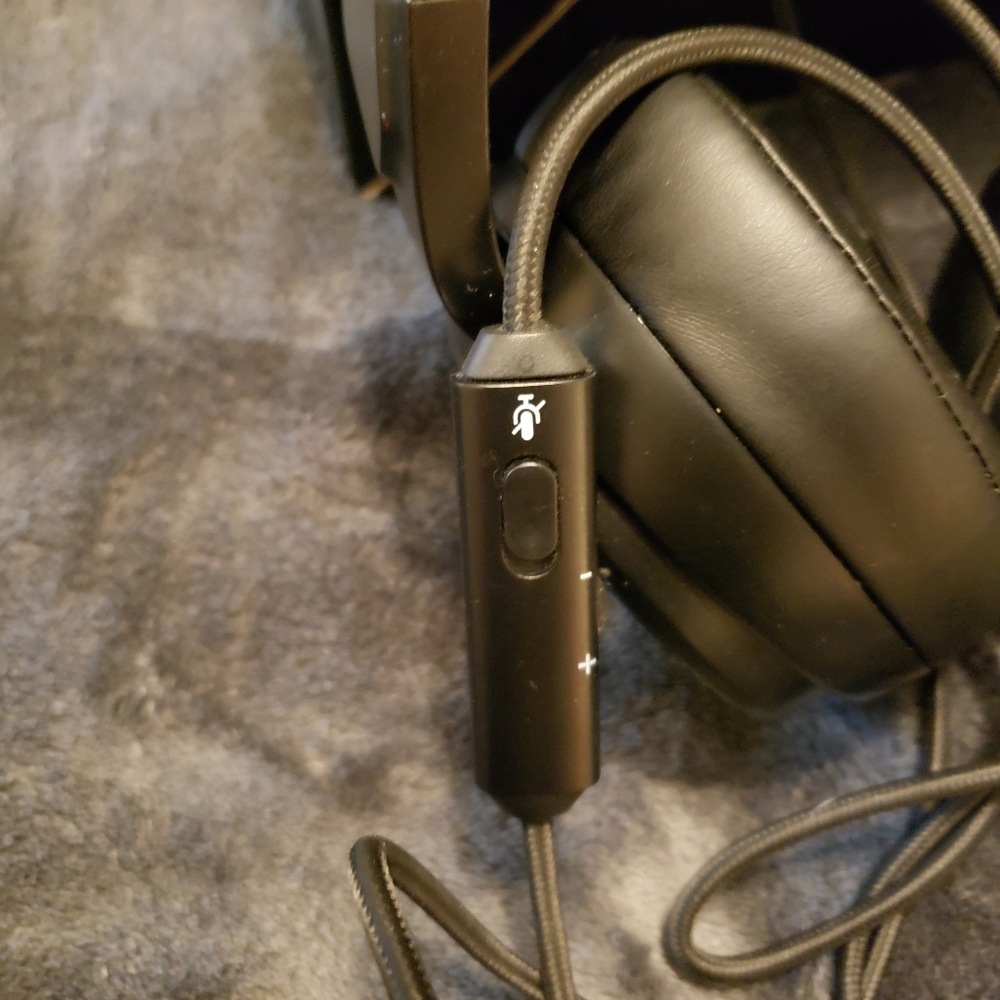 Headphones - Picture 3 of 4